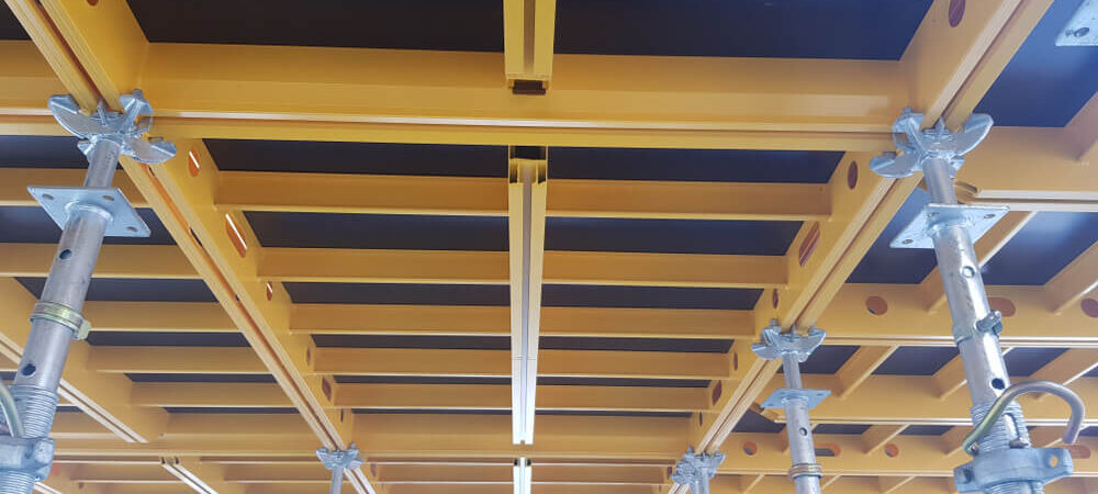 Jak prawidłowo instalować i użytkować szalunki stropowe? – poradnik