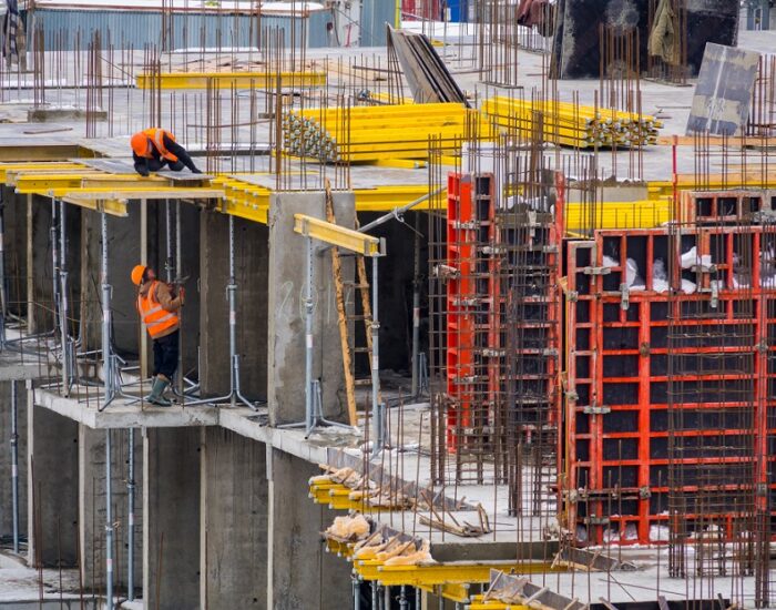 Cechy szalunków stropowych: wytrzymałość, łatwość montażu i wiele innych